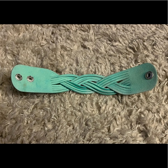 Mint green bracelet - Picture 3 of 5